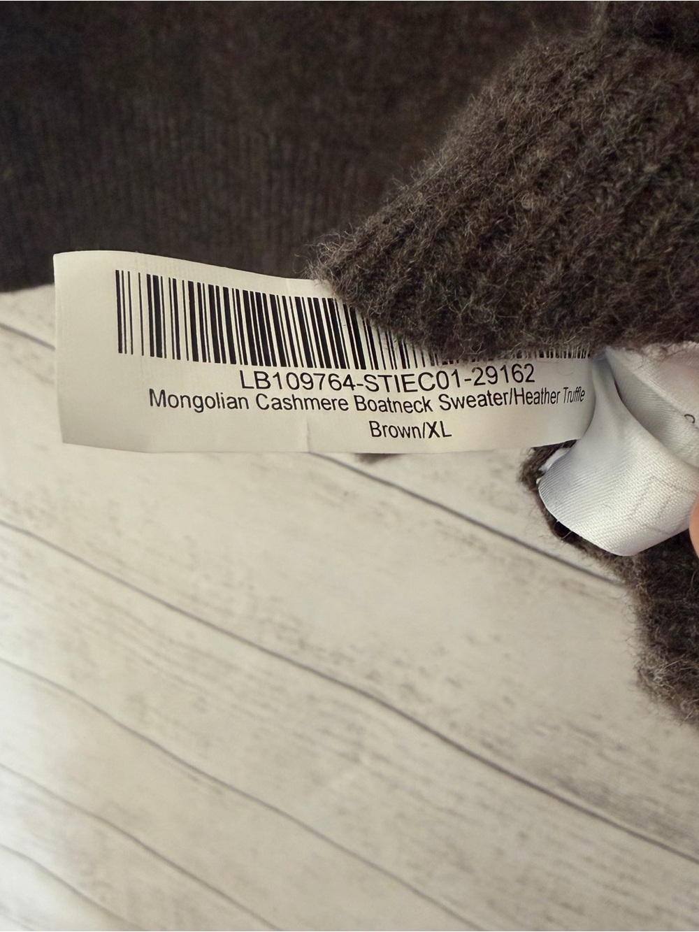 Quince Mongolian Cashmere Boatneck Sweater. - Picture 6 of 7